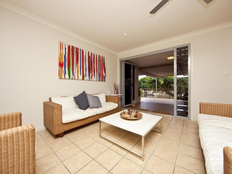 33 Rapallo Avenue, Isle Of Capri QLD 4217