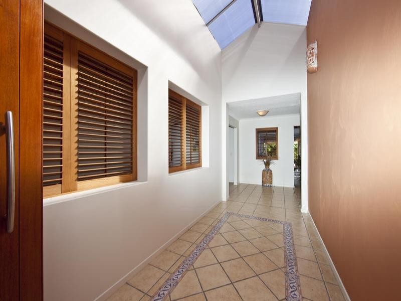 33 Rapallo Avenue, Isle Of Capri QLD 4217