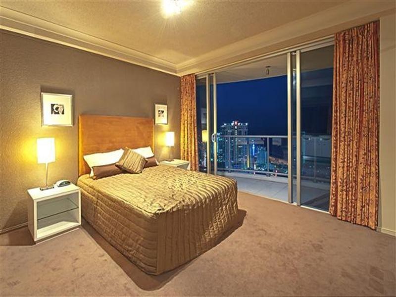 23 Ferny Avenue, Surfers Paradise QLD 4217