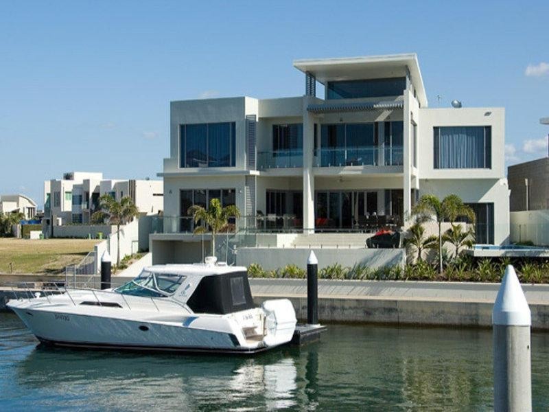 30 Royal Albert Crescent, Sovereign Islands QLD 4216