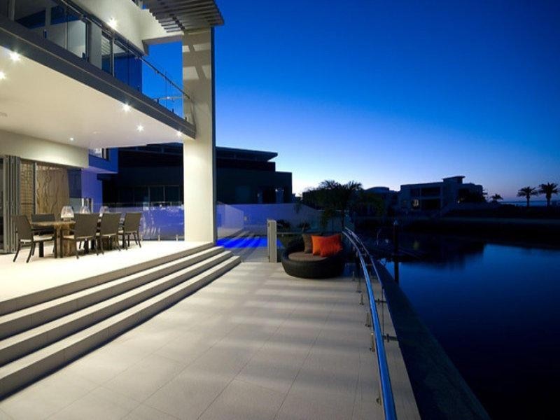 30 Royal Albert Crescent, Sovereign Islands QLD 4216