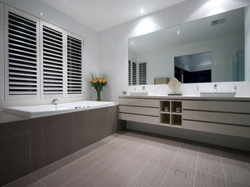30 Royal Albert Crescent, Sovereign Islands QLD 4216
