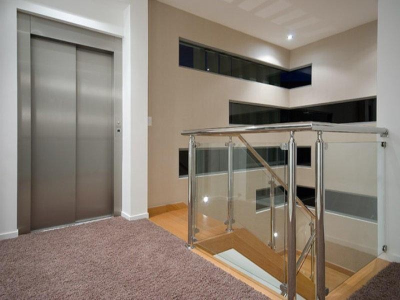 30 Royal Albert Crescent, Sovereign Islands QLD 4216