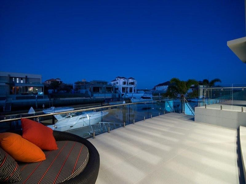 30 Royal Albert Crescent, Sovereign Islands QLD 4216
