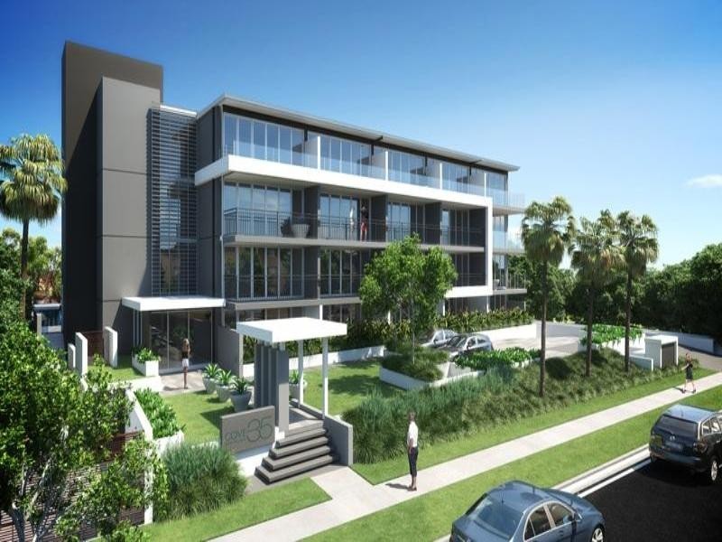 33-37 Madang Crescent, Runaway Bay QLD 4216