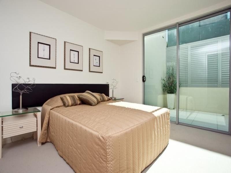 7-9 Burra Street, Chevron Island QLD 4217