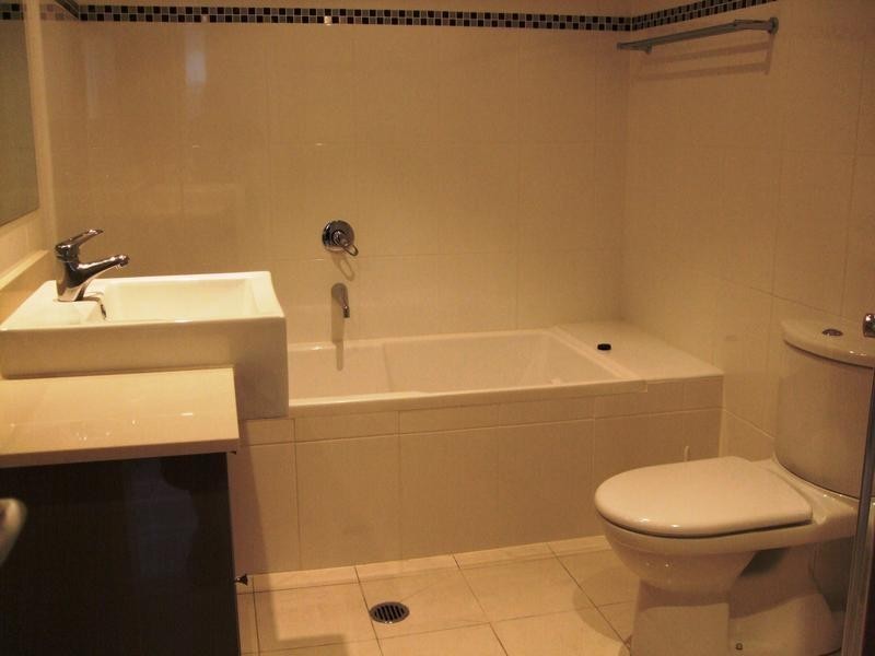 18 Cypress Avenue, Surfers Paradise QLD 4217