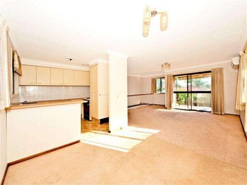 25 Gretel Drive, Mermaid Waters QLD 4218