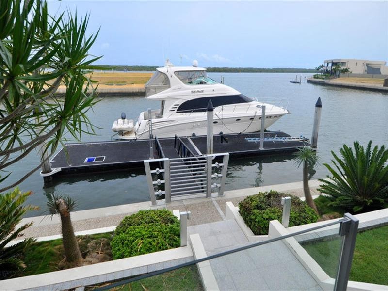 46-48 Royal Albert Crescent, Sovereign Islands QLD 4216