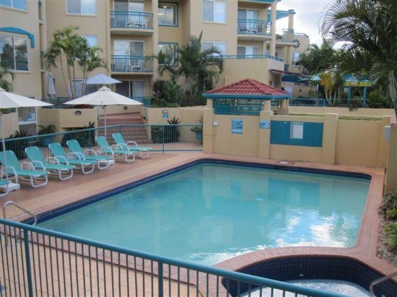 40 Burra Street, Chevron Island QLD 4217