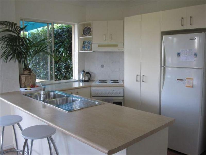 40 Burra Street, Chevron Island QLD 4217