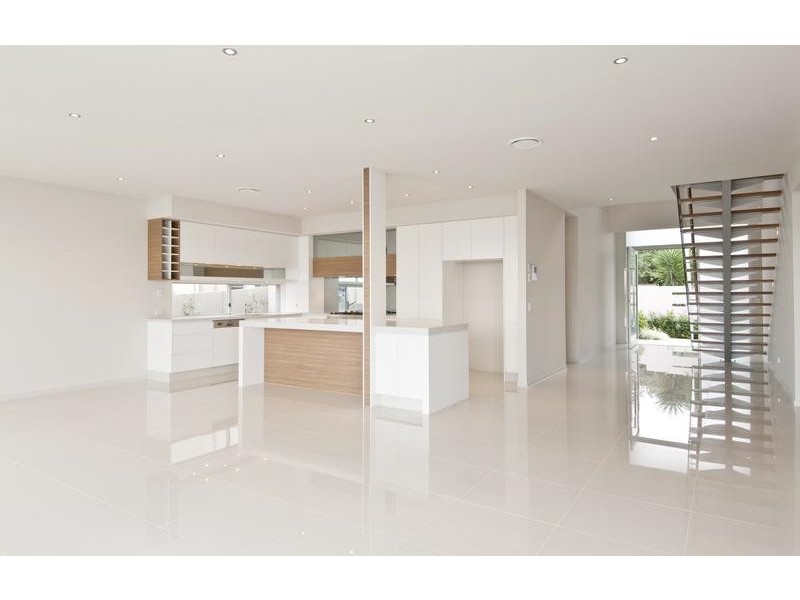 73 Compass Drive, Biggera Waters QLD 4216