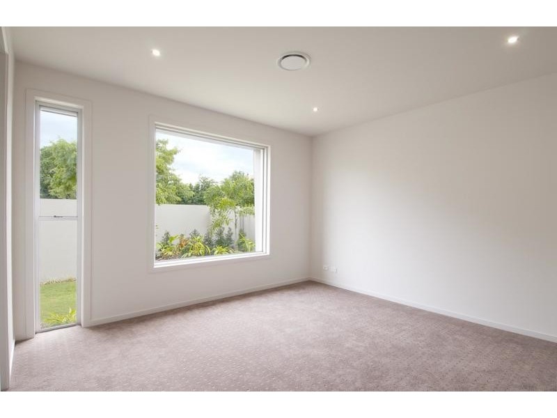 73 Compass Drive, Biggera Waters QLD 4216