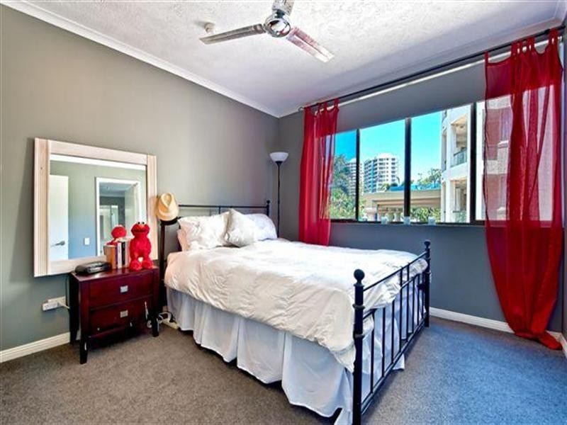 38 Enderley Avenue, Surfers Paradise QLD 4217