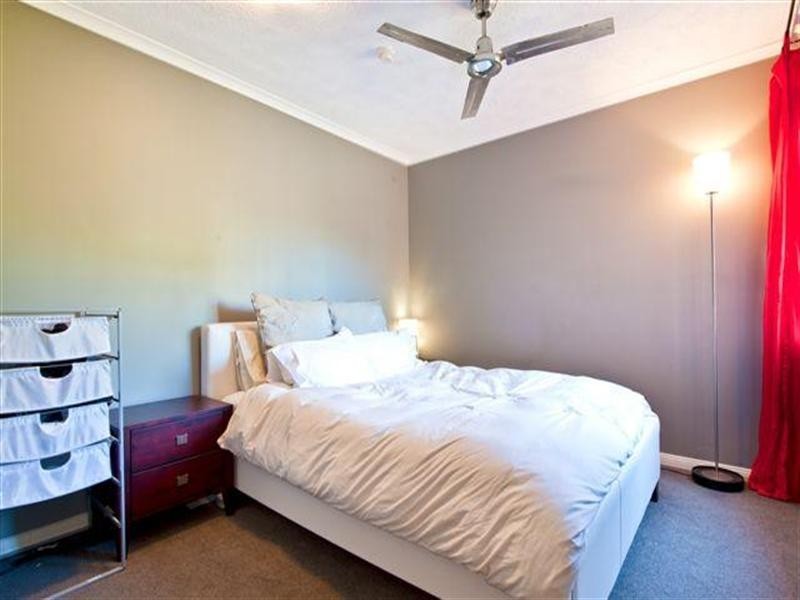 38 Enderley Avenue, Surfers Paradise QLD 4217