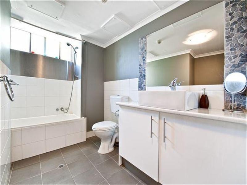 38 Enderley Avenue, Surfers Paradise QLD 4217