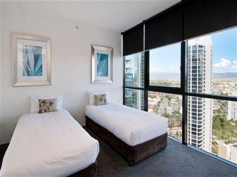 9 Ferny Avenue, Surfers Paradise QLD 4217