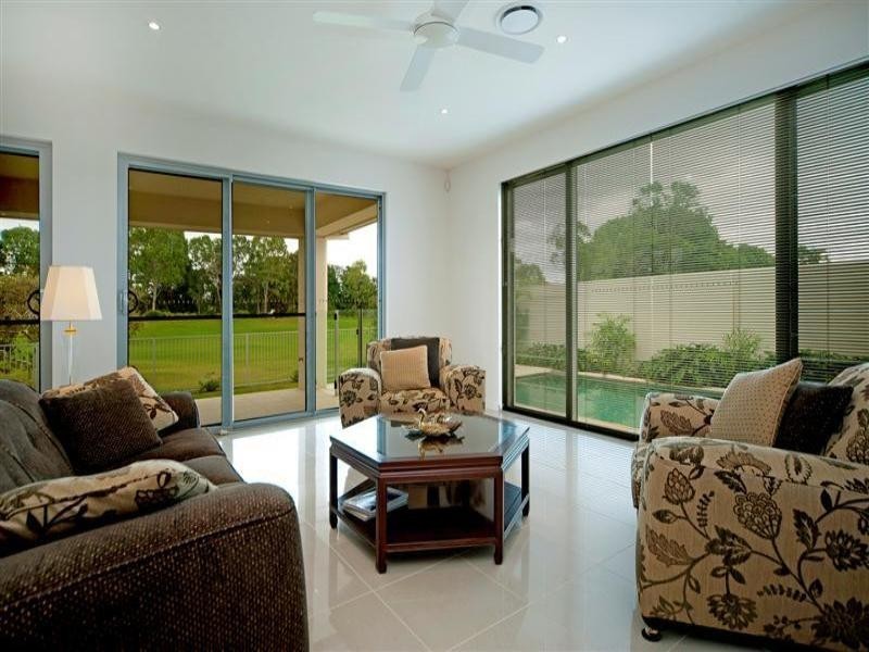 9106 Peter Senior Drive, Hope Island QLD 4212