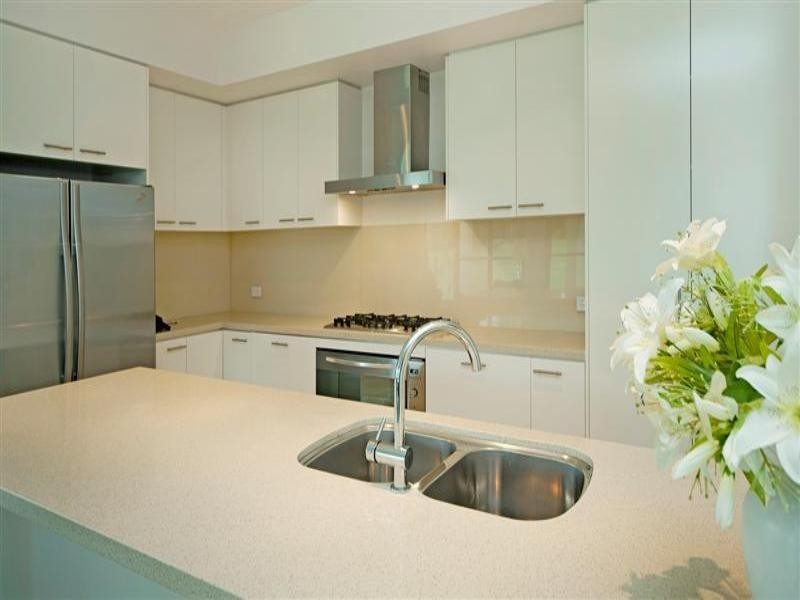 9106 Peter Senior Drive, Hope Island QLD 4212