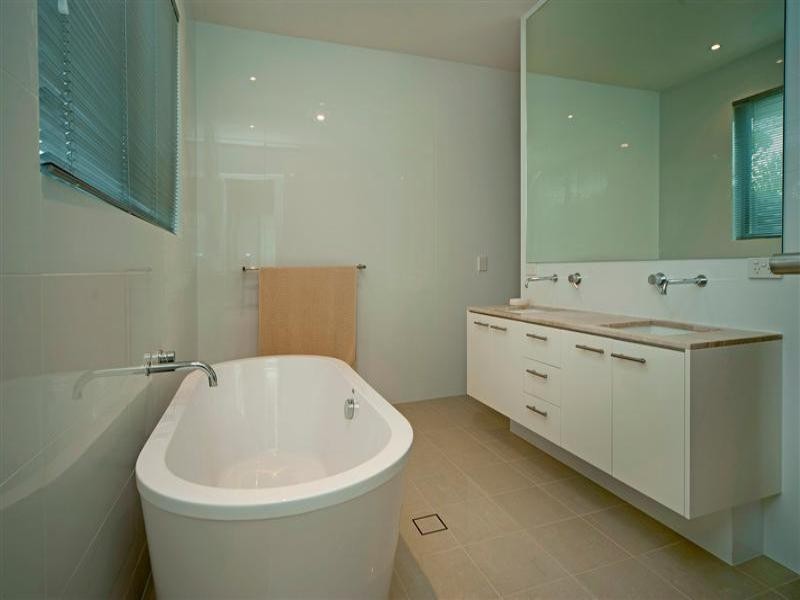 9106 Peter Senior Drive, Hope Island QLD 4212