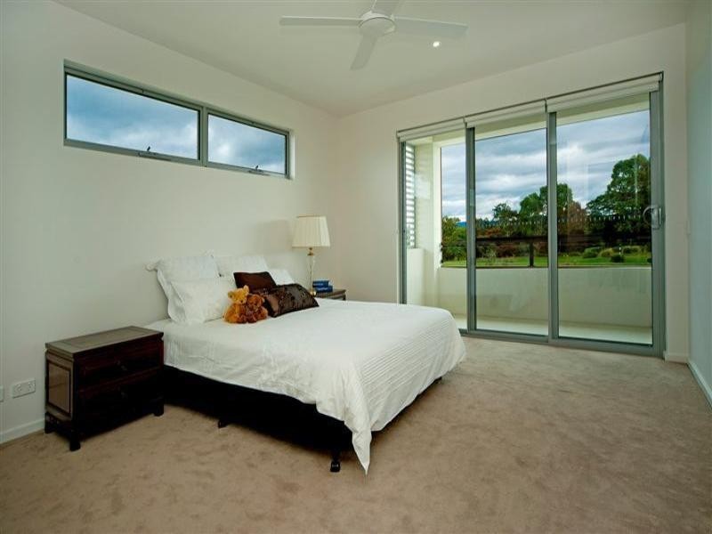 9106 Peter Senior Drive, Hope Island QLD 4212