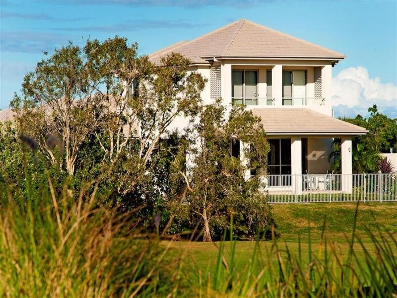 9106 Peter Senior Drive, Hope Island QLD 4212