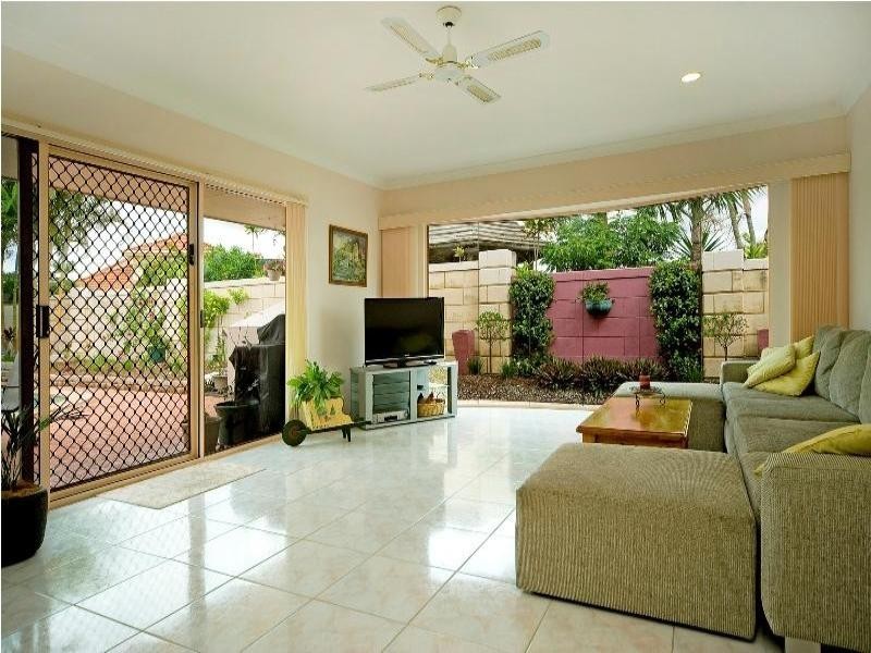 6 Parkwater Point, Helensvale QLD 4212