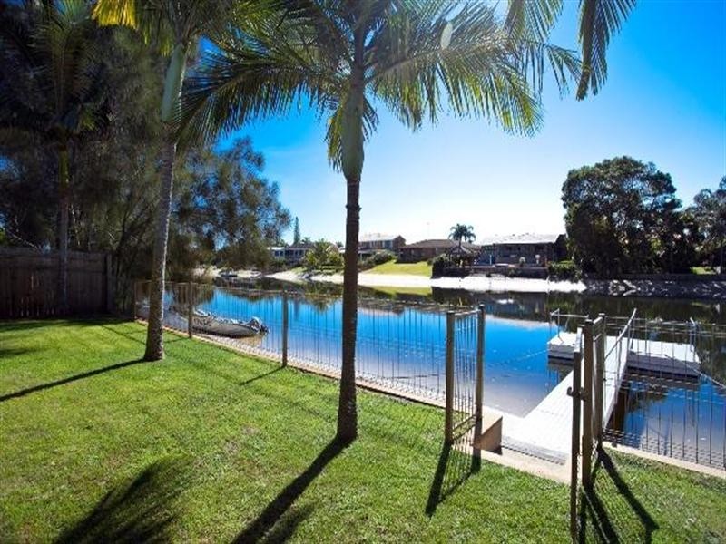 11 Apollo Avenue, Mermaid Waters QLD 4218