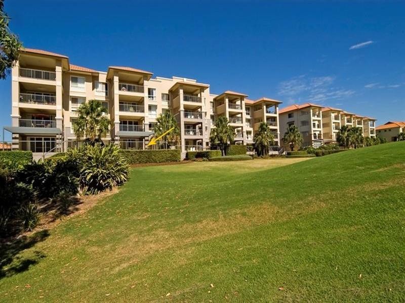 8424 Magnolia Drive East, Hope Island QLD 4212