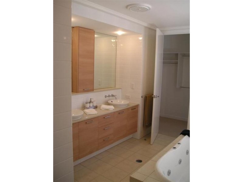 6112 Bolsena Circuit, Hope Island QLD 4212