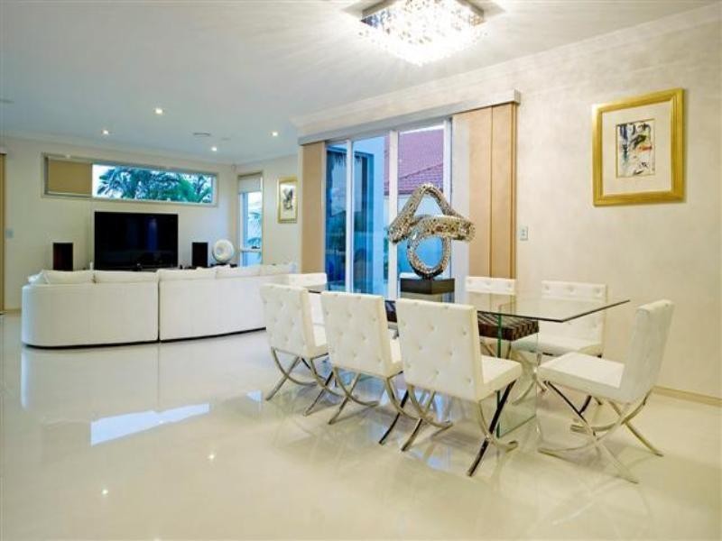 2130 Carlton Drive, Hope Island QLD 4212