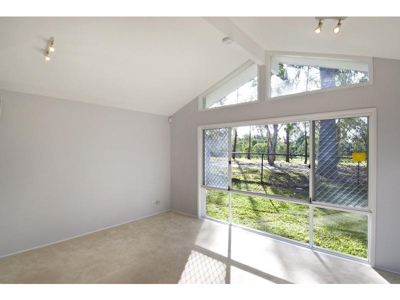 24 Greg Norman Drive, Parkwood QLD 4214