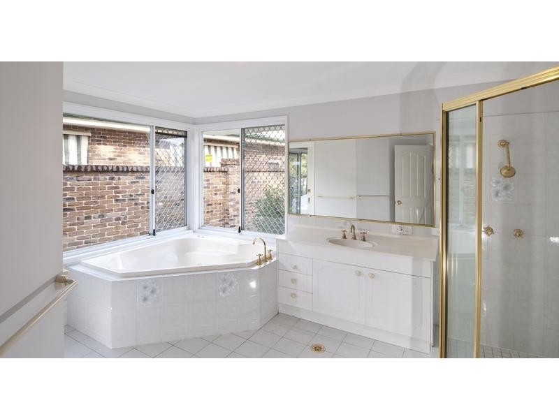 24 Greg Norman Drive, Parkwood QLD 4214