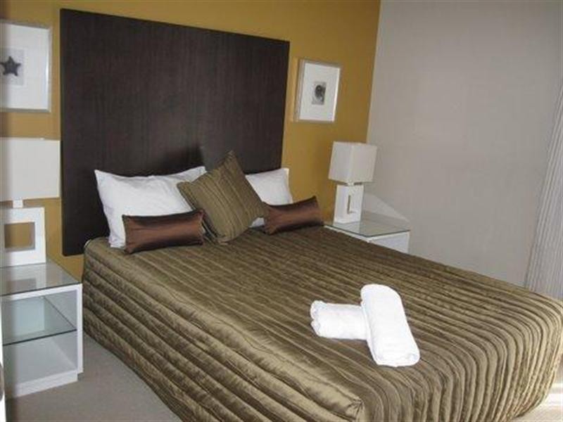 23 Ferny Avenue, Surfers Paradise QLD 4217