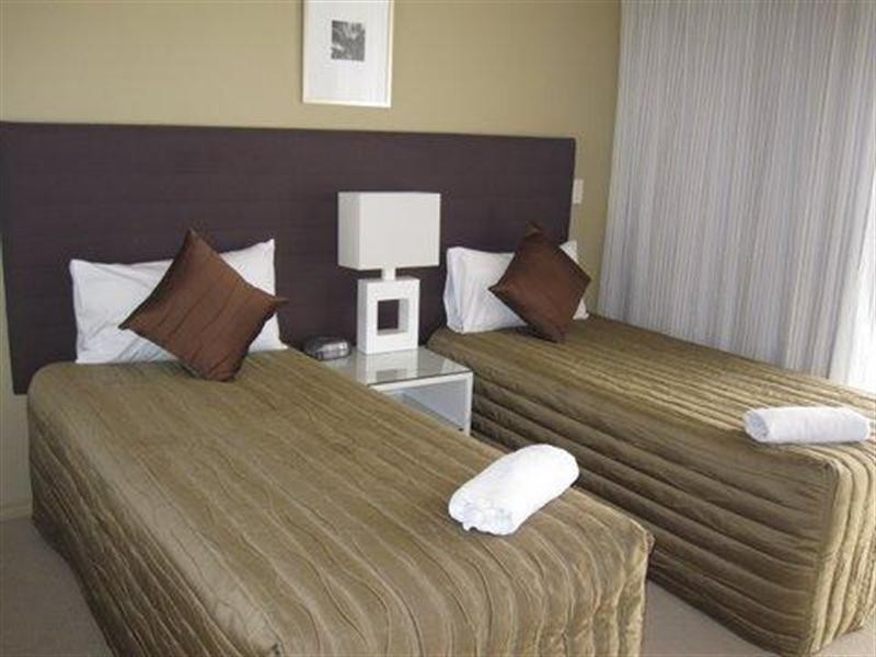 23 Ferny Avenue, Surfers Paradise QLD 4217