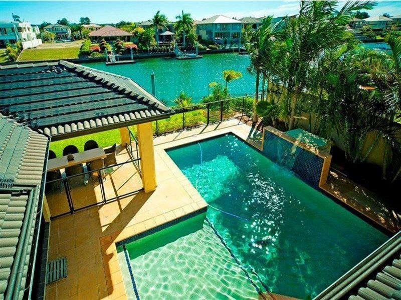 2152 Beaufort Way, Hope Island QLD 4212