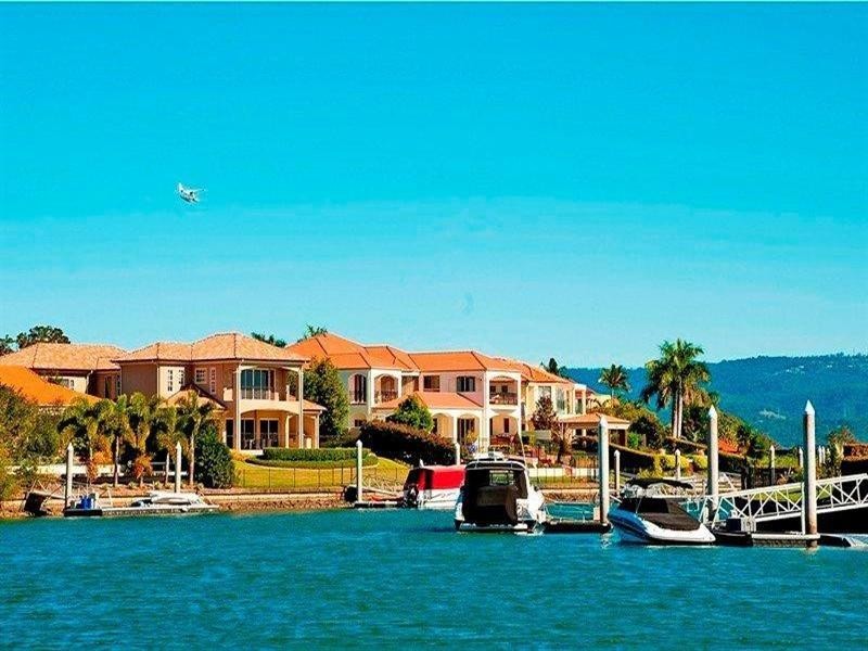 2152 Beaufort Way, Hope Island QLD 4212