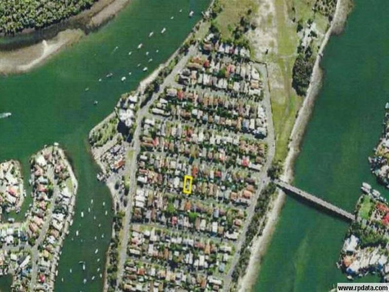 19 Drake Avenue, Paradise Point QLD 4216