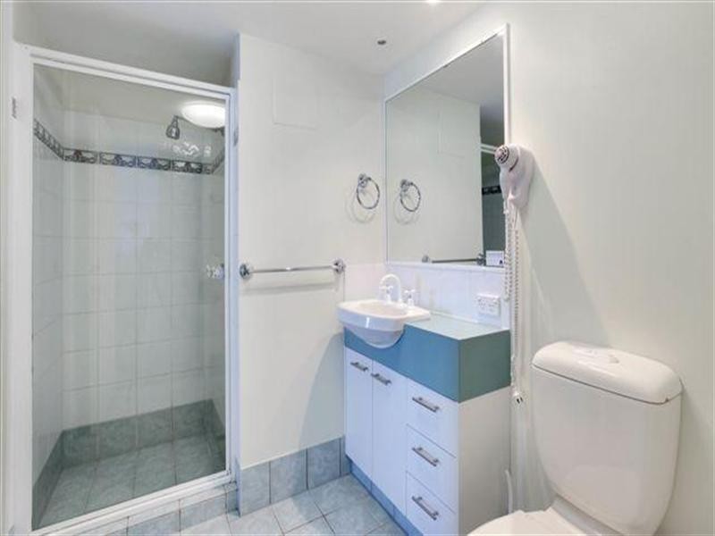 2 Fern Street, Surfers Paradise QLD 4217