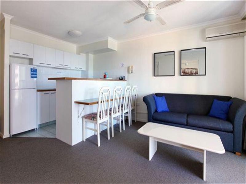 2 Fern Street, Surfers Paradise QLD 4217