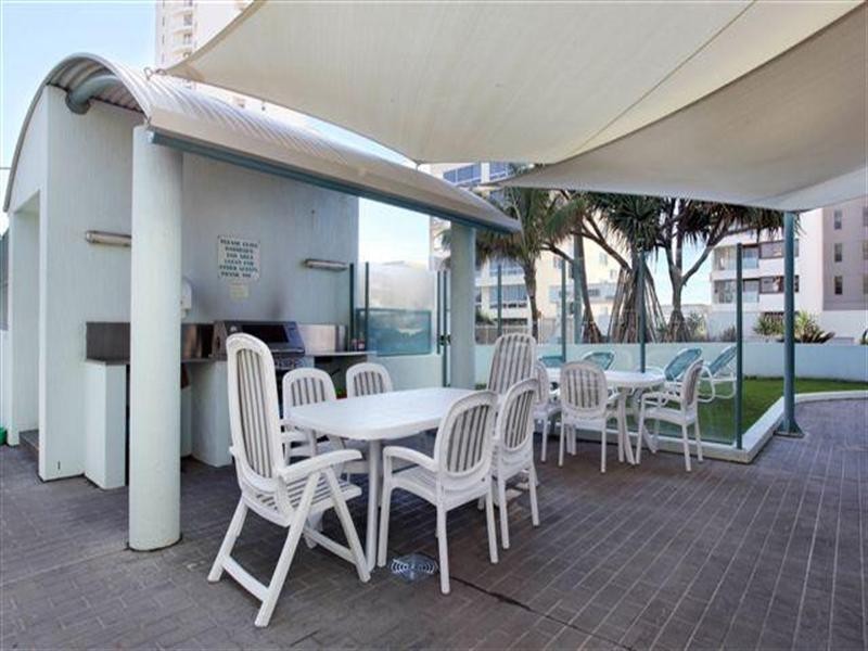 2 Fern Street, Surfers Paradise QLD 4217