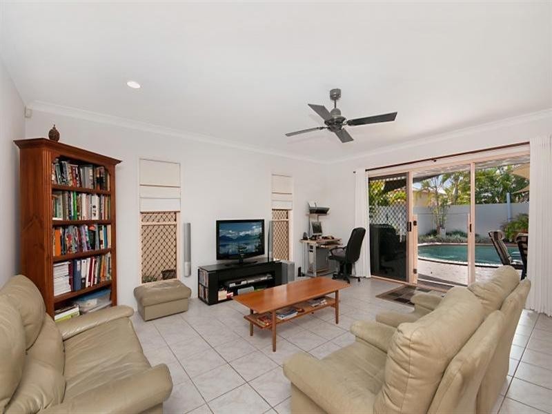 41 Deborah Avenue, Benowa QLD 4217
