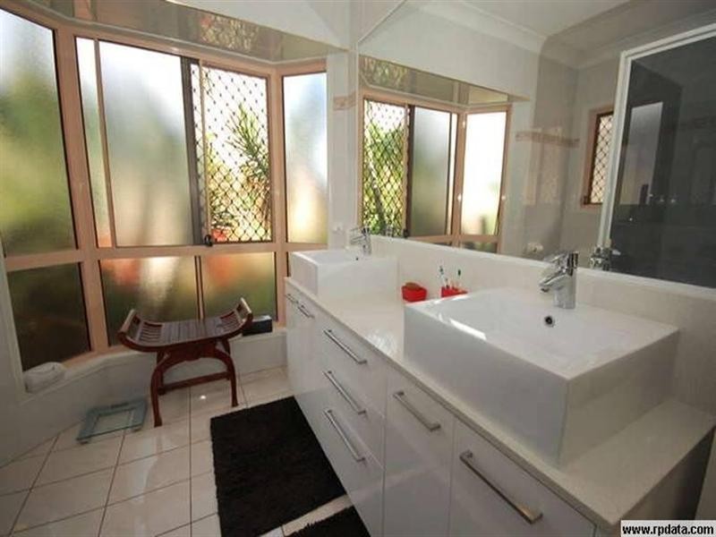 41 Deborah Avenue, Benowa QLD 4217