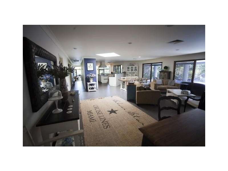 11 Bellara Street, Ashmore QLD 4214