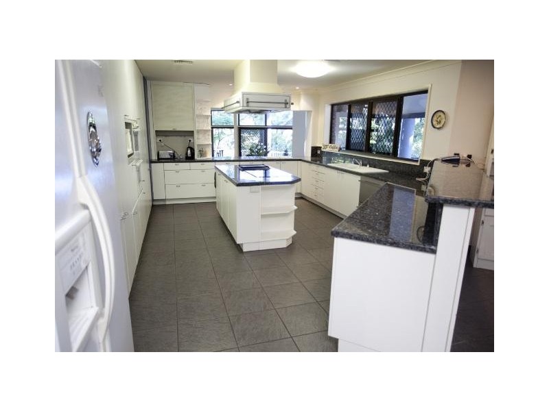 11 Bellara Street, Ashmore QLD 4214