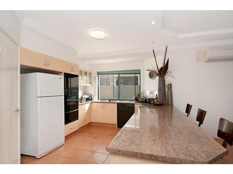 21 Christa Way, Benowa QLD 4217