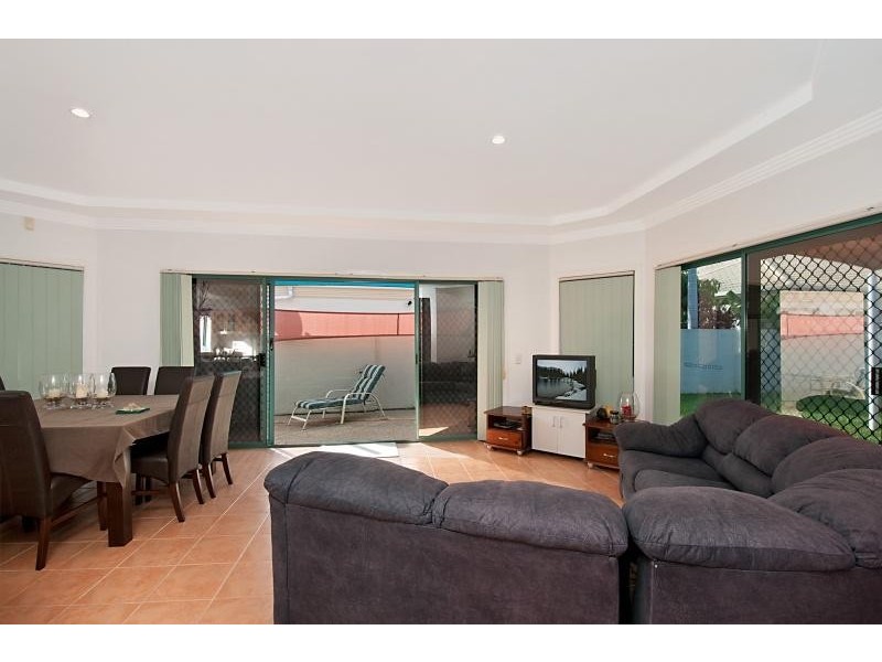 21 Christa Way, Benowa QLD 4217