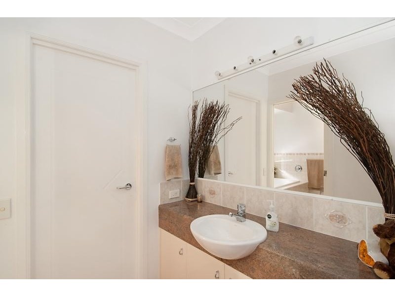 21 Christa Way, Benowa QLD 4217