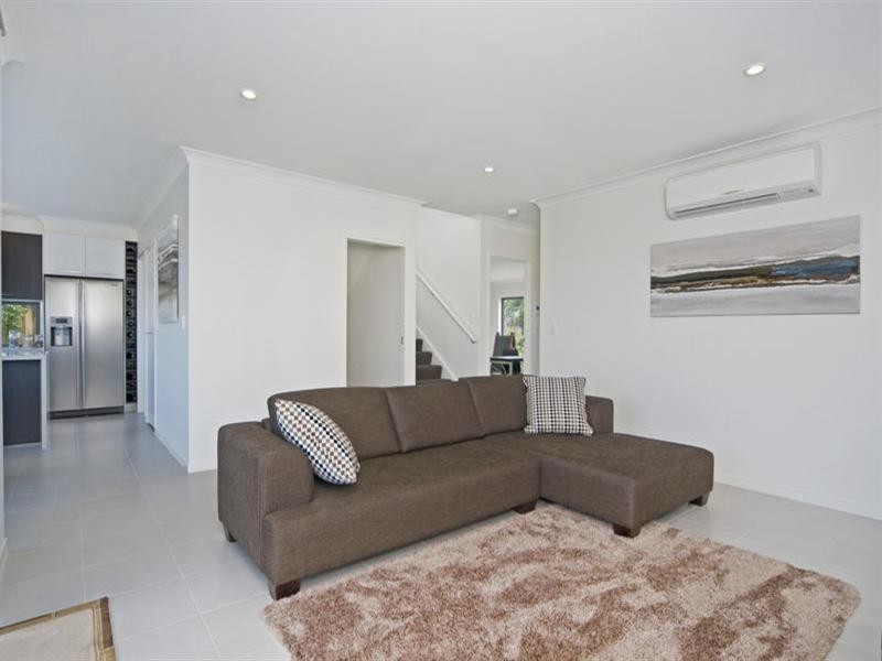 Pacific Pines QLD 4211