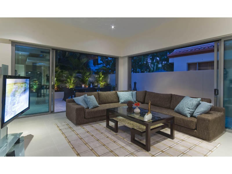 35A Hughes Avenue, Main Beach QLD 4217